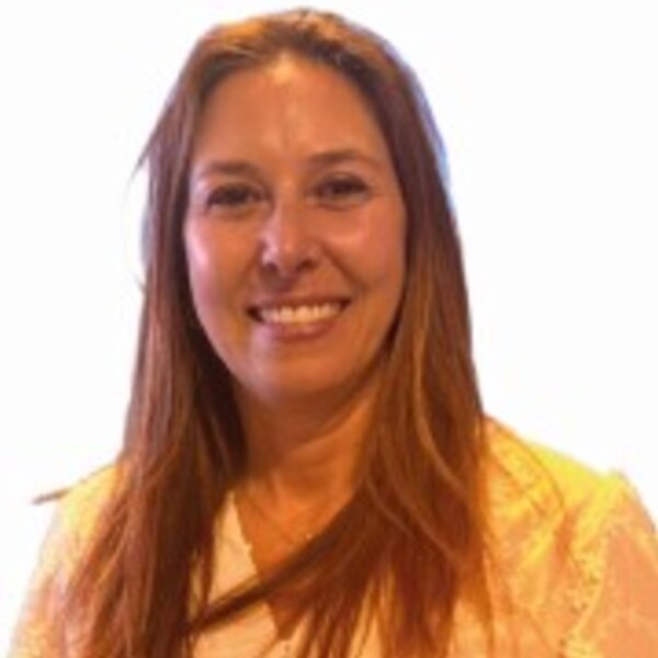 Cl&aacute;udia Rocha