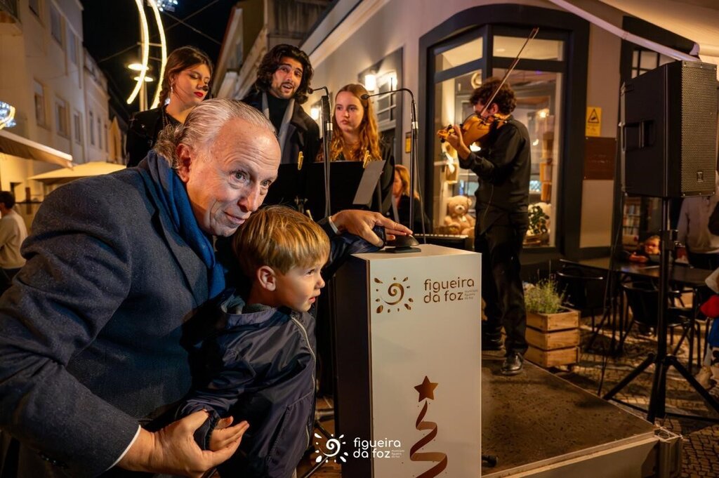 Figueira já irradia luz ... de Natal 