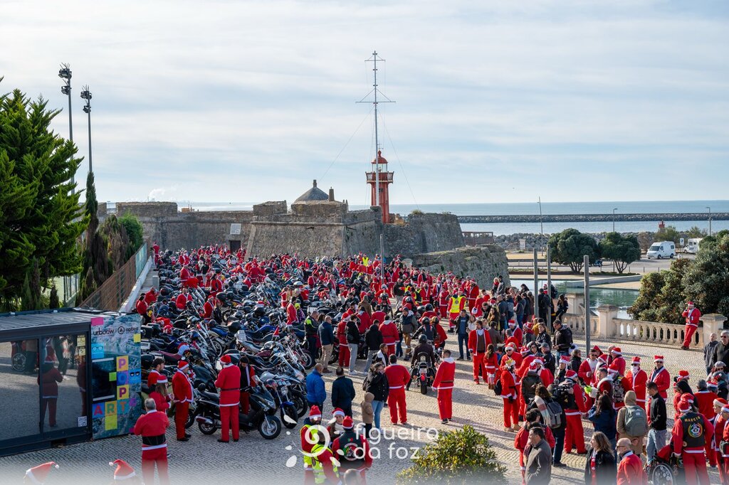 Enchente de pais Natais motard na Figueira da Foz 