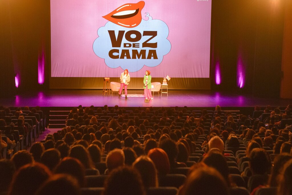 «Voz de Cama» lotou  Grande Auditório do CAE 