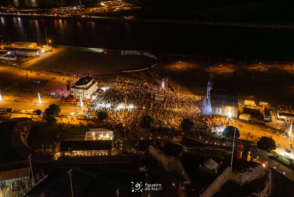 Mar de gente deu as boas vindas a 2025 na Figueira da Foz 