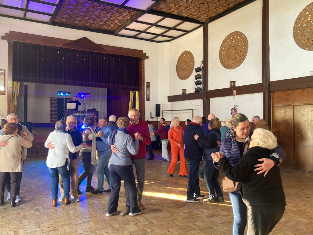 Matiné Dançante animou tarde no Centro Recreativo Cultural e Carvalhense 