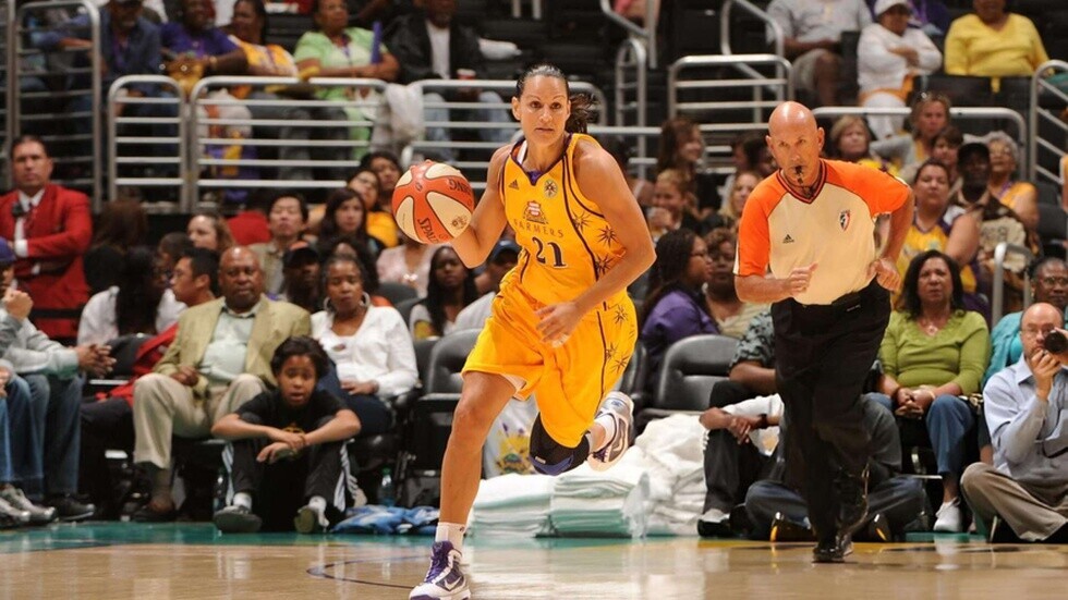 Ticha Penicheiro faz história e integra o FIBA Hall of Fame 2025