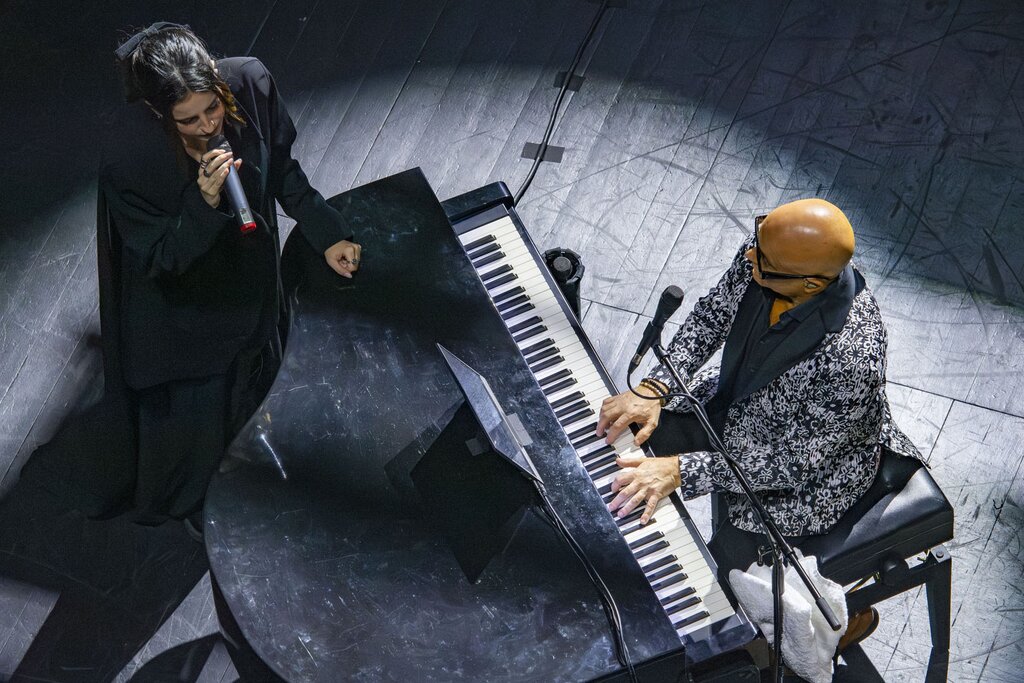 Elas Convidam: Duas gerações de cantautores, duas vozes portuenses, um espetáculo singular 