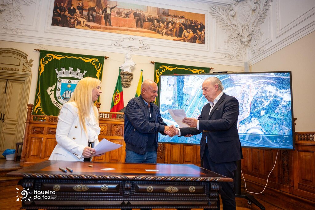 Pavilhão Multiusos e Centro de Exposições e Atividades Económicas um projeto que tem de ser execu...