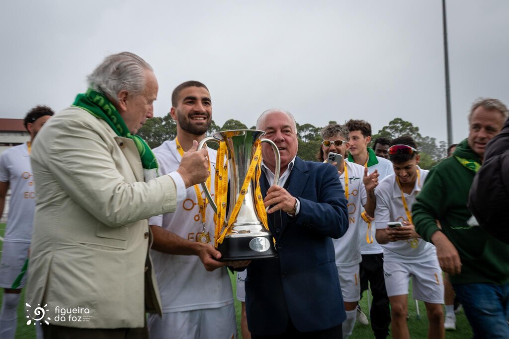 Futebol júnior e sénior da Associação Naval 1893 com fim de semana histórico