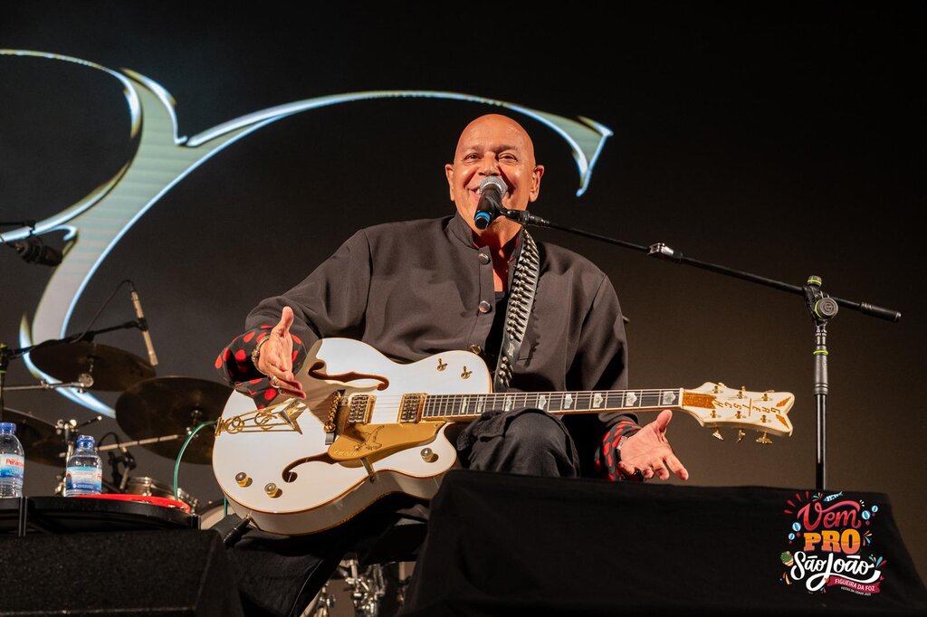 A voz rouca de Paulo Gonzo aqueceu a noite e muitos corações