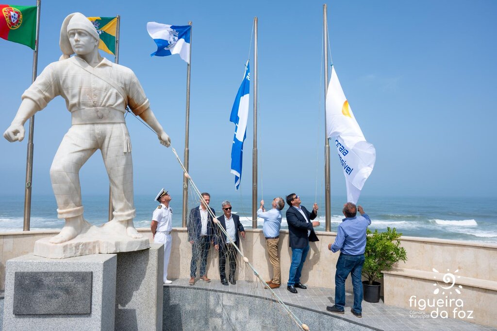Época balnear oficialmente aberta com praias ´azuis', mais acessíveis e que valem ouro