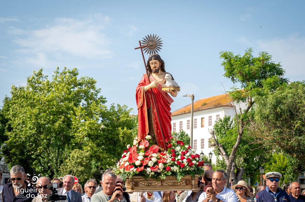 Tradição cumpriu-se, São João saiu à rua em procissão 