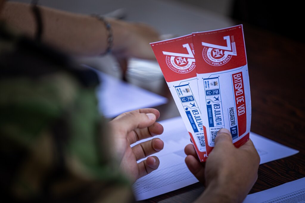 Mais de 300 pessoas estrearam-se nos céus com a Força Aérea