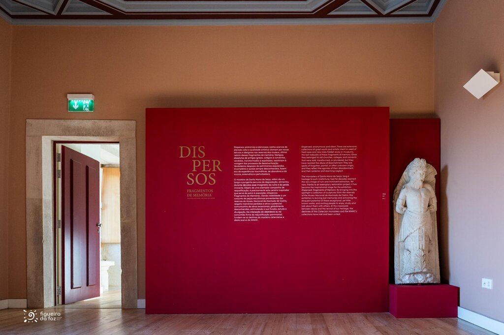 Obras da coleção de escultura pétrea do Museu Nacional Machado de Castro em exposição no Mosteiro...