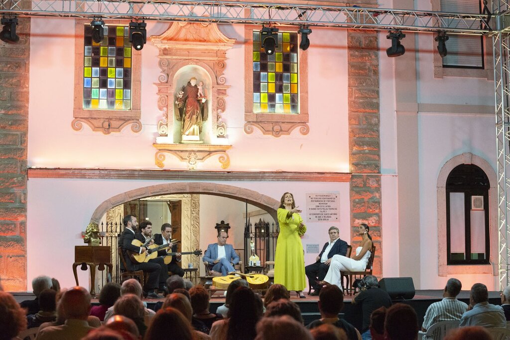 Páteo de Santo António transformou-se "Em Casa D´Amália" por uma noite única 