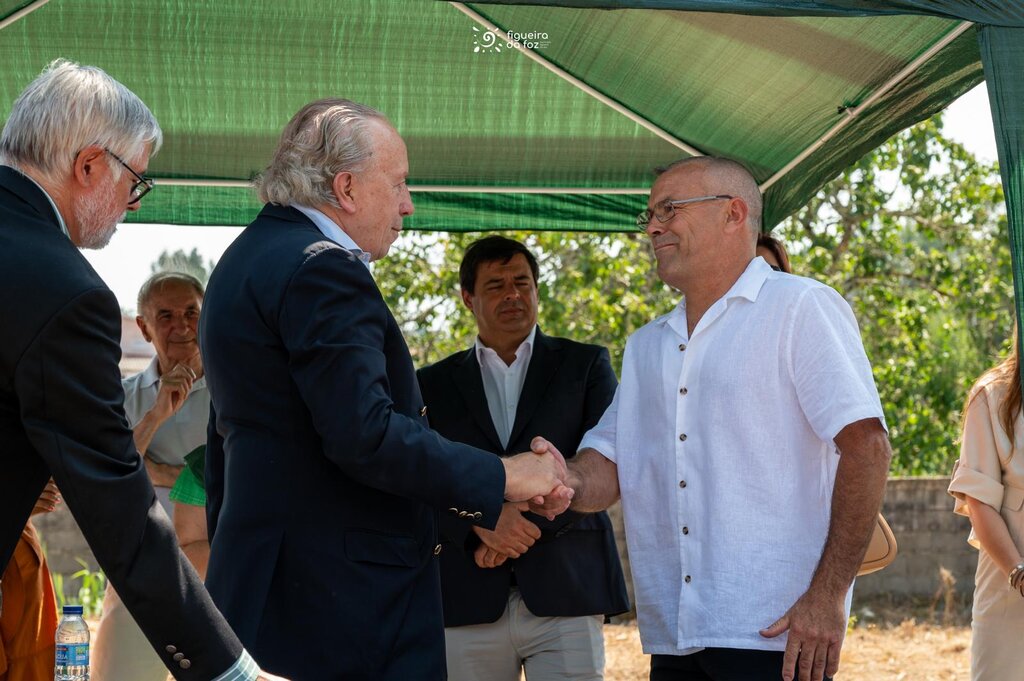 Assinado protocolo para construção de pavilhão do CRI Alhadense 