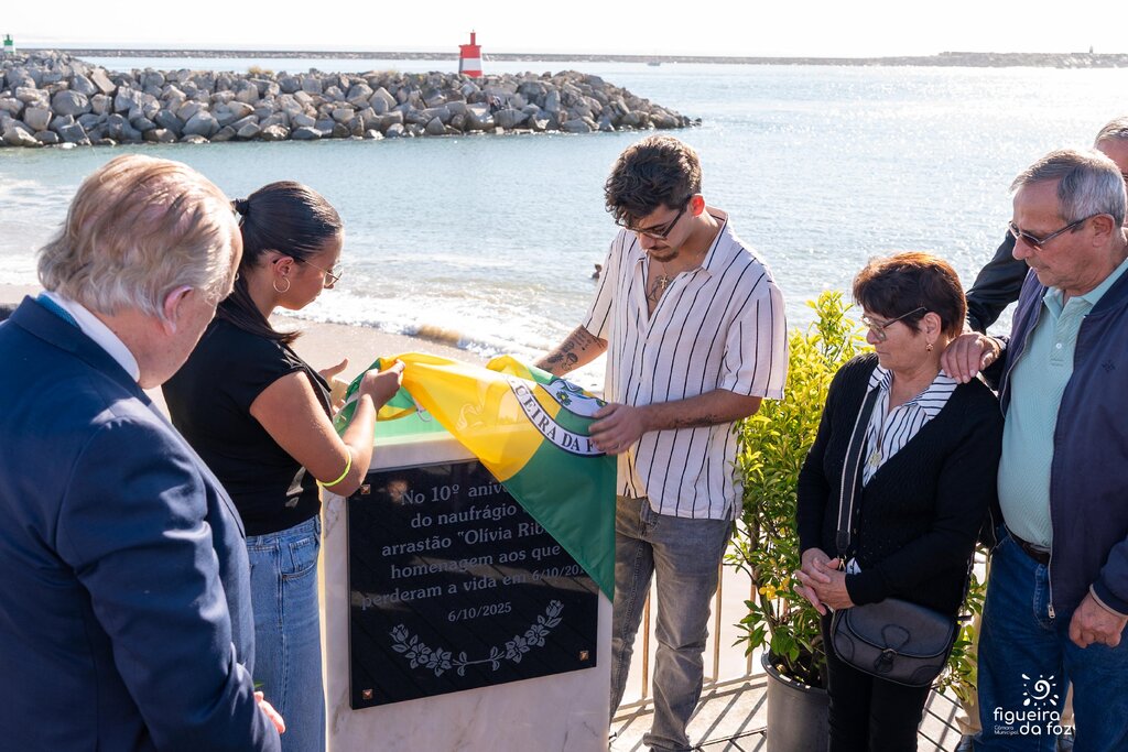 Município prestou homenagem aos tripulantes falecidos no naufrágio do «Olívia Ribau»