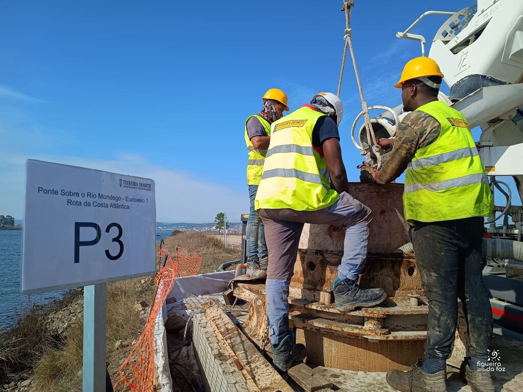 Iniciados trabalhos de betonagem do pilar P3 da Ponte sobre o Rio Mondego- Eurovelo 1